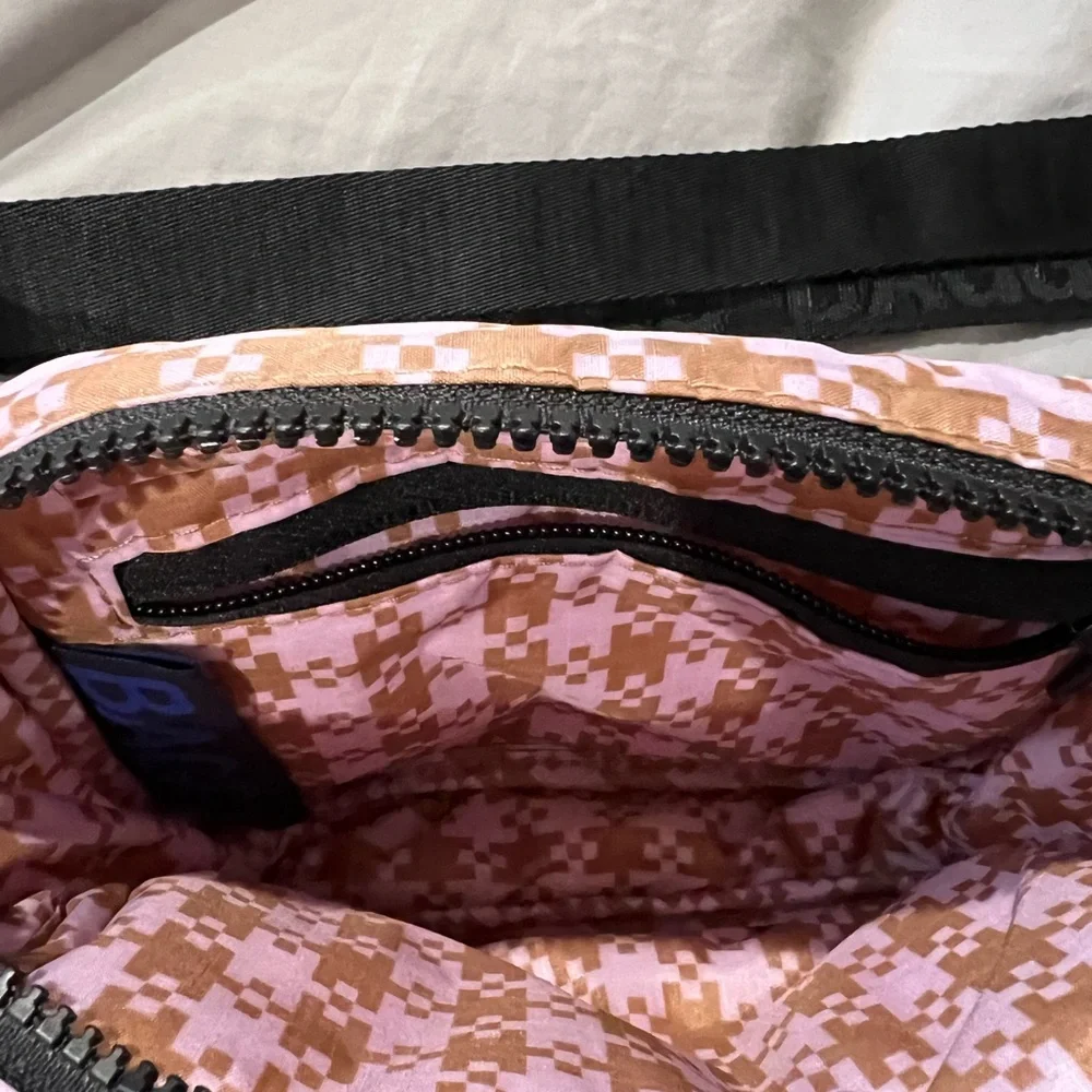 Baggu Rose Pixel Gingham Puffy Fanny Pack - Picture 3 of 3